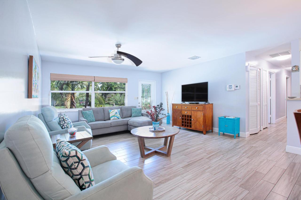 Beautiful Home With Pool And Outdoor Space West Palm Beach Bagian luar foto